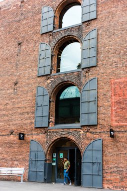 NEW YORK, ABD - 24 Eylül 2018: Brooklyn 'deki DUMBO bölgesi. Dumbo, Brooklyn 'in New York ilçesinde bir mahalle..