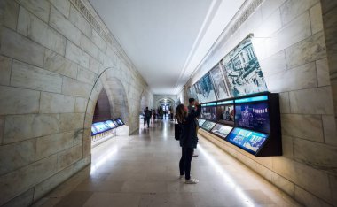 NEW YORK, ABD - 25 Eylül 2018: NEW YORK PUBLIC LibrarY (NYPL), Manhattan. New York Halk Kütüphanesi, Amerika Birleşik Devletleri 'nin en büyük ikinci halk kütüphanesidir..