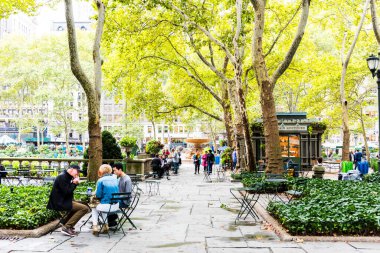 NEW YORK, ABD - 24 Eylül 2018: Bryant Park, Manhattan. New York 'ta. ABD.