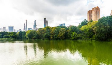 NEW YORK, ABD - 26 Eylül 2018: CENTRAL PARK. Central Park, Manhattan 'da bir şehir parkı. Turistler için popüler bir yer. New York City, ABD.