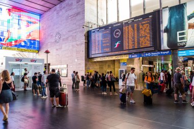 Roma, İtalya - 29 Haziran 2019 Roma Terminali Tren İstasyonu, Roma. Termini, Roma 'nın en büyük tren istasyonu ve Avrupa' nın en büyük tren istasyonlarından biridir..