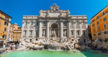 ROME, ITALY - 30 Haziran 2019: Trevi Fountain (Fontana di Trevi), İtalya. Trevi Çeşmesi Roma 'daki en büyük Barok çeşmesidir..