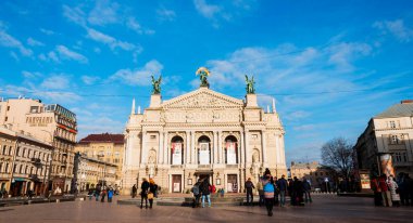 LVIV, UKRAINE - 6 Şubat 2016: Lviv Opera ve Bale Tiyatrosu. Lviv şehri gece manzarası.