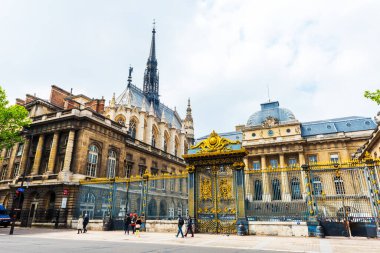 PARIS, FRANCE - 5 Mayıs 2017: Palais de Justice (Adalet Sarayı) Paris 'in merkezinde yer almaktadır. Fransa.