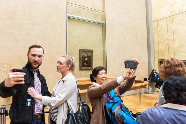 Paris França Maio 2017 Visitantes Com Mona Lisa Leonardo Davinci — Fotografia de Stock