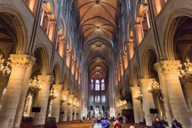 PARIS, FRANCE - 8 Mayıs 2017: Paris, Fransa 'daki Notre Dame Katedrali. Notre-Dame, Ile de la Cite 'de bulunan ortaçağ Katolik katedrali..
