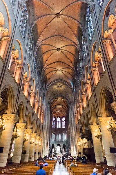 2017年5月8日 法国巴黎圣母院内部 巴黎圣母院 Notre Dame 是一座中世纪天主教大教堂 位于巴黎第四区的拉西岛上 — 图库照片