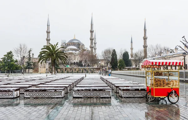 Dia Nevado Praça Sultanahmet Mesquita Azul Sultanahmet Camii Vendedor Bagel — Fotografia de Stock