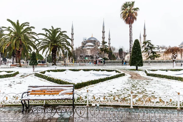 Snowy Day Sultanahmet Square Blue Mosque Sultanahmet Camii Istanbul Turkey — Stock Photo, Image