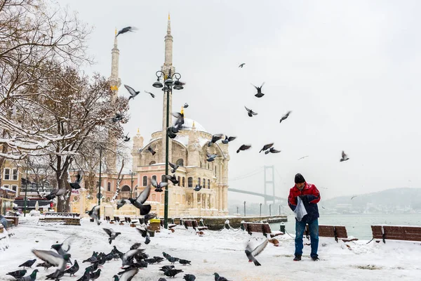 Istanbul Turkey January 2017 Snowy Day Ortakoy Istanbul Turkey View — Stock Photo, Image