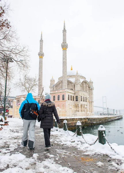 Истанбул Туркей Января 2017 Снежный День Ортакое Стамбул Турция Вид — стоковое фото