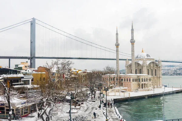 Istanbul Turquía Enero 2017 Día Nevado Ortakoy Estambul Turquía Vista — Foto de Stock