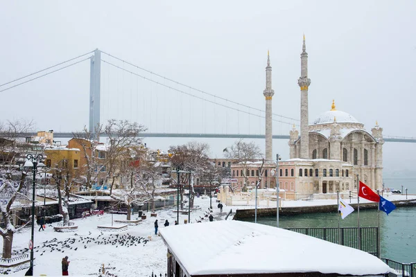 Istanbul Turquía Enero 2017 Día Nevado Ortakoy Estambul Turquía Vista — Foto de Stock