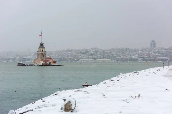 Dia Nevado Uskudar Vista Torre Donzela Uskudar Istambul Turquia — Fotografia de Stock