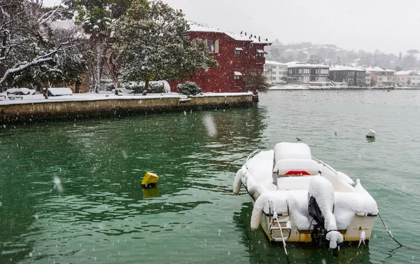 Día Nevado Bósforo Cengelkoy Estambul Turquía — Foto de Stock