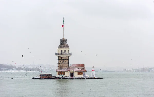 Снежный День Ускударе View Maiden Tower Uskudar Istanbul Turkey — стоковое фото