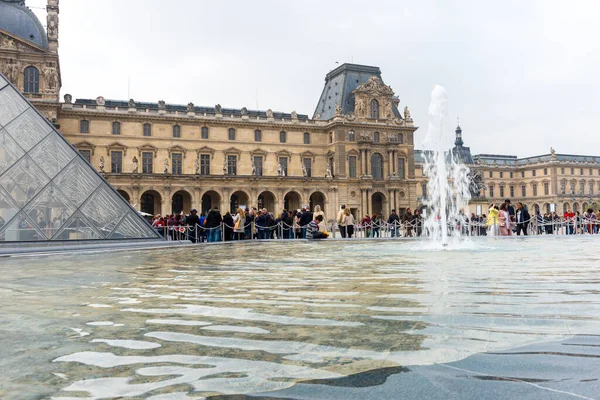 París Francia Mayo 2017 Vista Del Famoso Museo Del Louvre — Foto de Stock