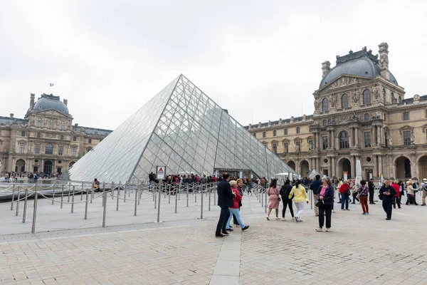 París Francia Mayo 2017 Vista Del Famoso Museo Del Louvre — Foto de Stock
