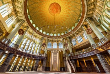Taksim Camii (Türkçe: Taksim Camii) Taksim Meydanı 'nda bir cami kompleksi. İSTANBUL, Turkey. İç mekan. Cami Mayıs 2021 'de açıldı.