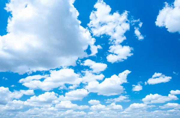 Céu Azul Com Belas Nuvens Céu Azul Fundo — Fotografia de Stock