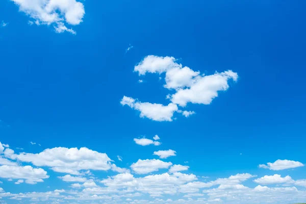 Céu Azul Com Belas Nuvens Céu Azul Fundo — Fotografia de Stock