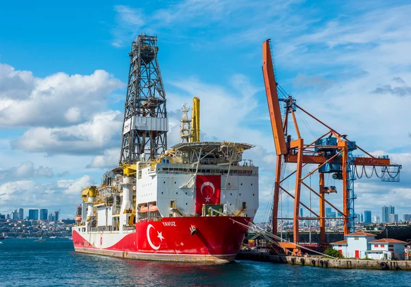 Istanbul Turkey September 2021 Yavuz Turkiska Borrfartyg Förtöjning Haydarpasa Port — Stockfoto