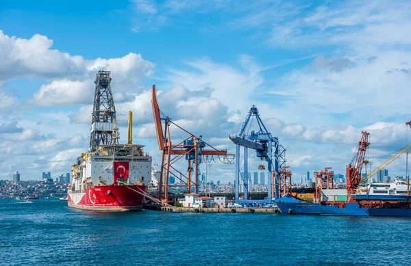 Istanbul Turkey September 2021 Yavuz Turkiska Borrfartyg Förtöjning Haydarpasa Port — Stockfoto