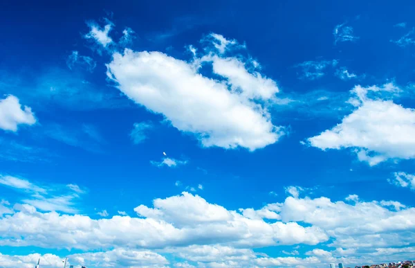 Céu Azul Com Belas Nuvens Céu Azul Fundo — Fotografia de Stock