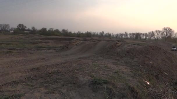 Quad suzuki ltz400 Gorzow Wielkopolski Polen 24.04.2012r opleiding op suzuki Ltz400 — Stockvideo