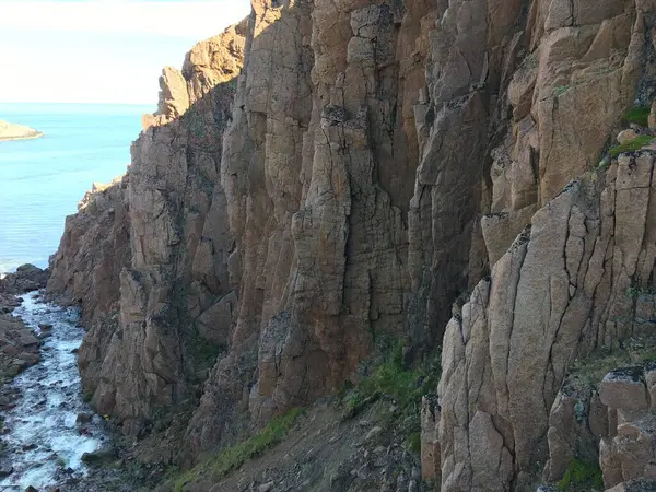 Steile Klippen Einer Gebirgsschlucht Der Küste — Stockfoto