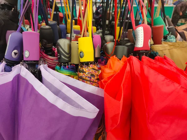 Разноцветные Женские Зонтики Продаже Супермаркете — стоковое фото