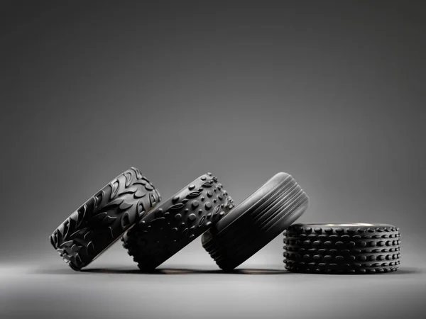 Візуалізація Чотирьох Автомобільних Шин Різним Типом Протектора Темно Сірому Тлі — стокове фото