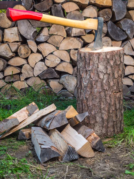 Axe on chopping block — Stock Photo, Image