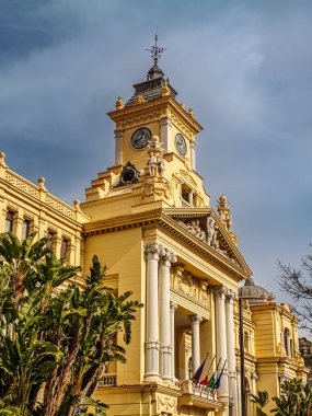Sarı Tarihi Malaga Townhall Binası Temiz Gök Altında, Güneş Işığı Mimarisi, Malaga, İspanya