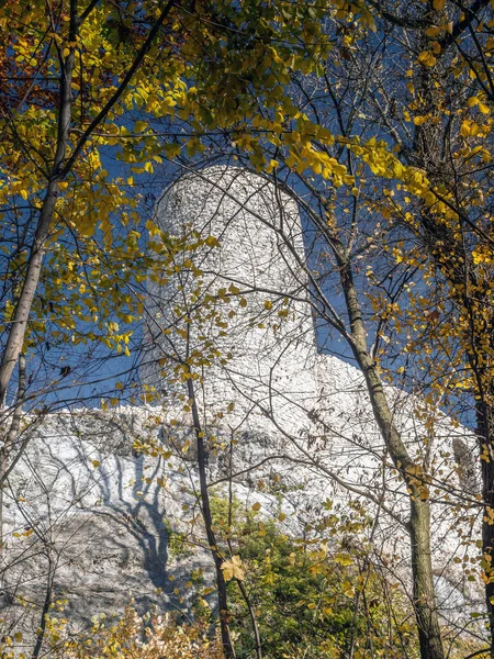 Ruinen der mittelalterlichen Burg verqualmt — Stockfoto