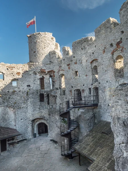 Руины средневекового замка Огродзениц — стоковое фото