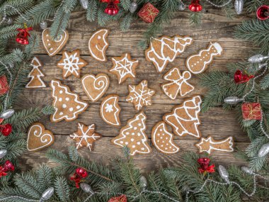 Gingerbread çerezleri Noel çerçevesiyle 
