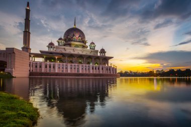 Twilight Saat Malezya'da Putrajaya Camii