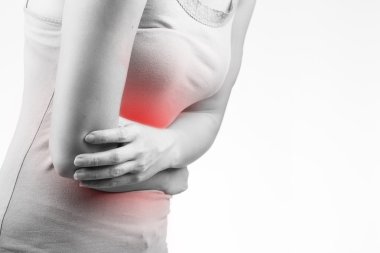 Mide ağrı kadın beyaz arka plan ile