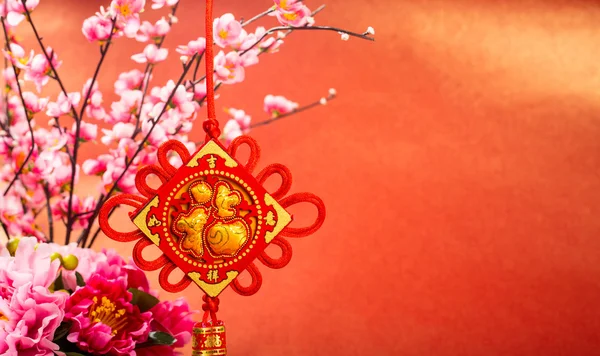 Kinesiska nyåret gyllene fyrverkeri dekoration med karaktär "Fu" betyder lycka — Stockfoto
