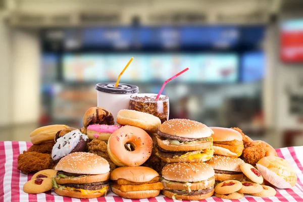 Fast food, hamburger al formaggio per il pranzo — Foto Stock