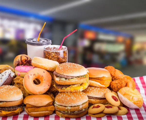 Fast food, hamburger al formaggio per il pranzo — Foto Stock