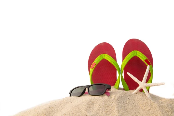 Rote Flipflops Sonnenbrille Und Fische Strand Der Sommersaison — Stockfoto