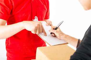 Müşteri kabul paketine teslimat hizmeti.