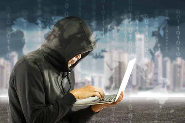 Hackers Programmeur Kijken Zoeken Naar Gegevens Voor Kappen Informatie Gebruiker — Stockfoto