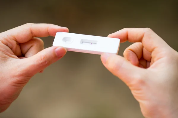 Schwangerschaftstest Frau Hält Tester Schwanger Ergebnis Ist Negativ — Stockfoto