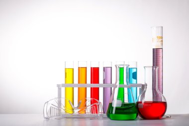 Kimya şişe cam için test laboratuarı.