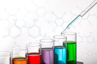 Kimya şişe cam için test laboratuarı.