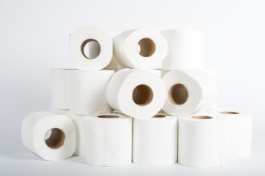 tuvalet kağıdı rulo ile beyaz arka plan.