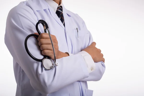 Doctor Sosteniendo Estetoscopio Con Uniforme Médico Con Fondo Blanco —  Fotos de Stock